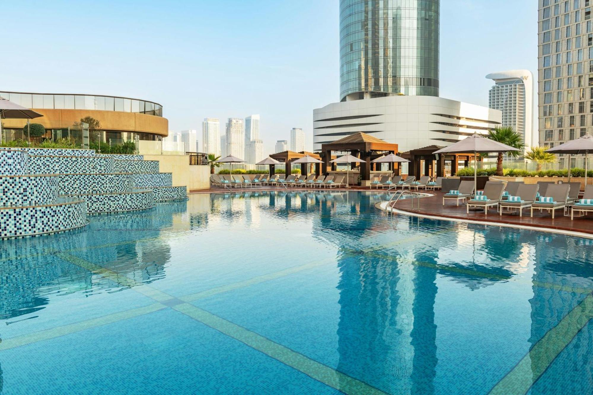 그로브너 하우스, 어 럭셔리 컬렉션 호텔, 두바이 외부 사진 The swimming pool at the hotel