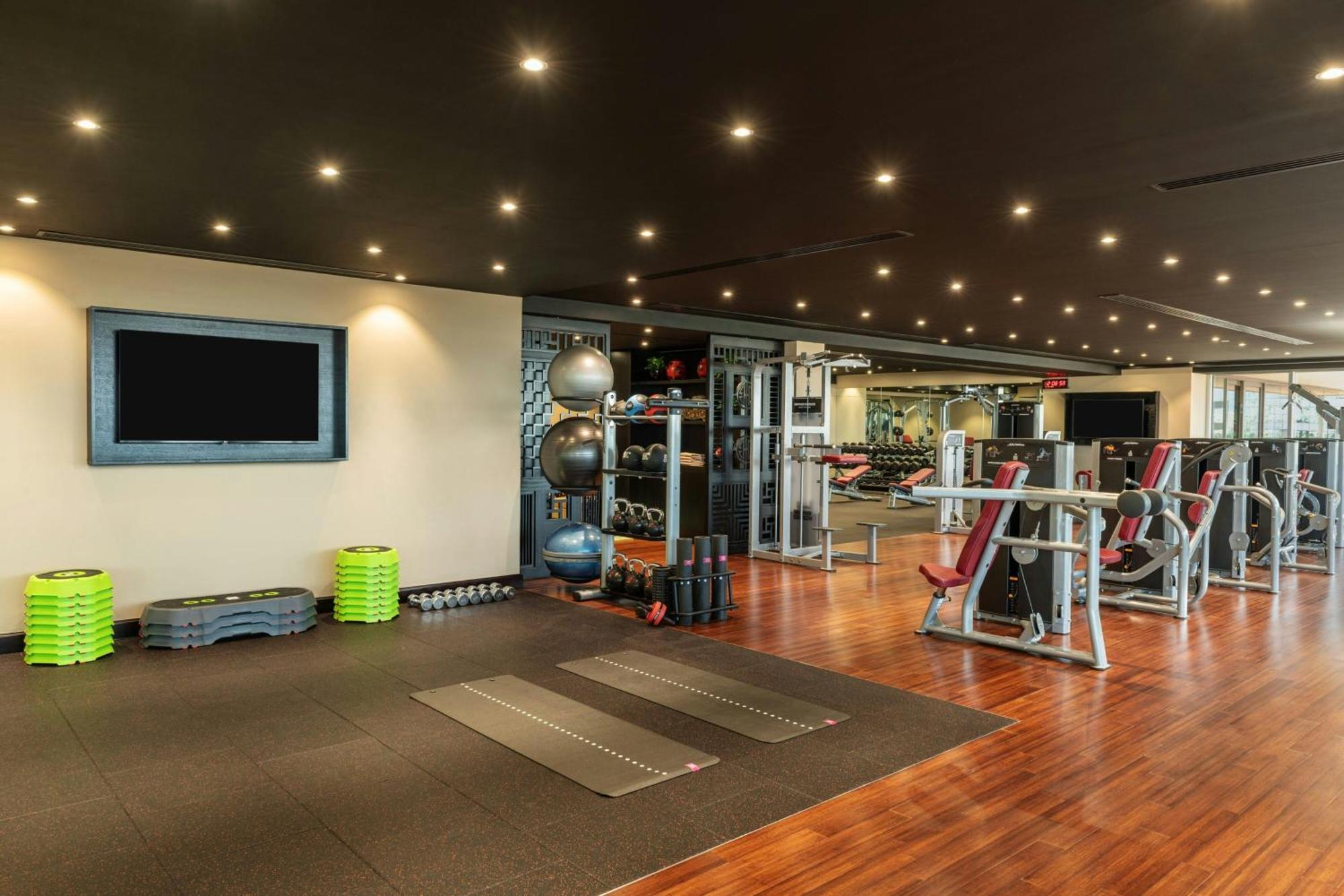 그로브너 하우스, 어 럭셔리 컬렉션 호텔, 두바이 외부 사진 The gym at the 100 North Main Street location